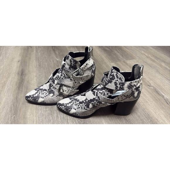 Shoes - Steve Madden snake skin, white and black heels size 7.5